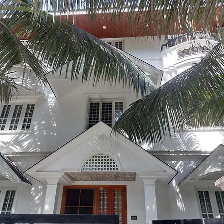 Annies Inn Homestay Kochi Eksteriør billede